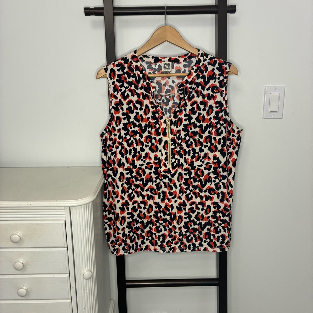 Anne Klein Leopard Print Sleeveless Top. Size Large with gold zipper. Elegant!